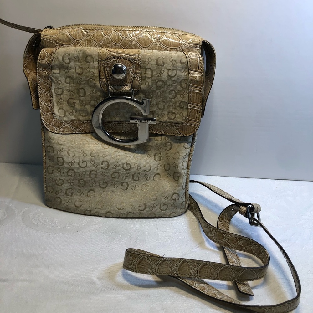 Guess cross body bag 7 x 9”